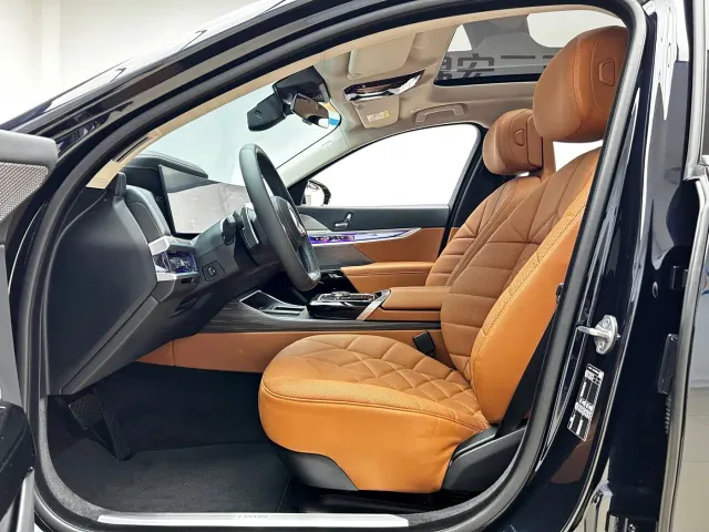 BMW 7 Series — Фото автомобиля 7