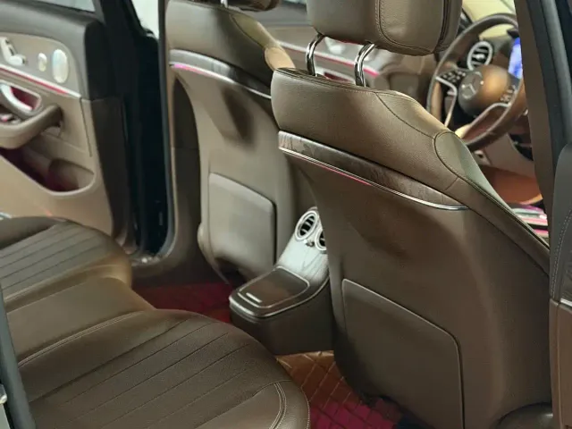 Mercedes-Benz E-Class — Фото автомобиля 9