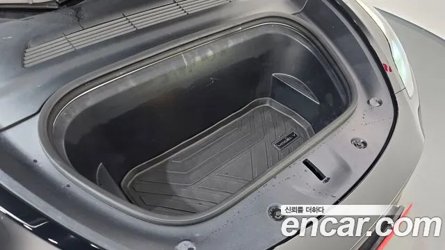 Tesla Model Y — Фото автомобиля 9