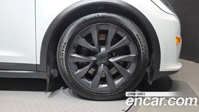 Tesla Model X — Фото автомобиля 21