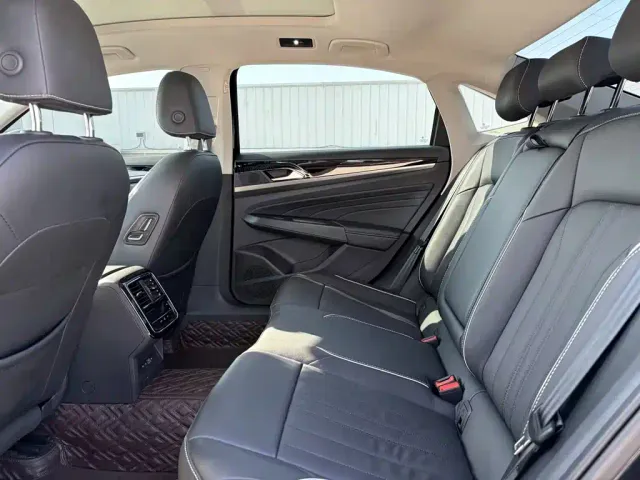Volkswagen Passat — Фото автомобиля 13
