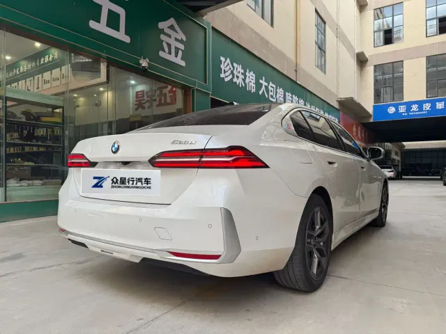 BMW 5 Series — Фото автомобиля 5
