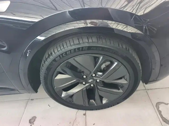 Li Auto L9 — Фото автомобиля 6