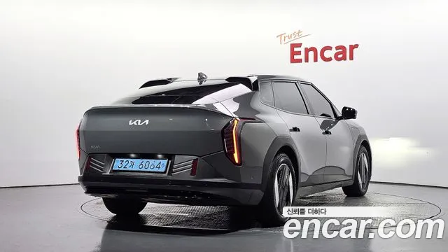 Kia EV4 — Фото автомобиля 2