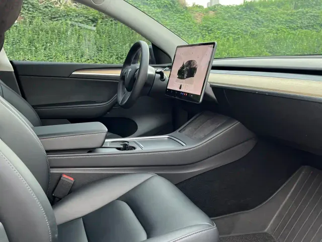 Tesla Model Y — Фото автомобиля 13