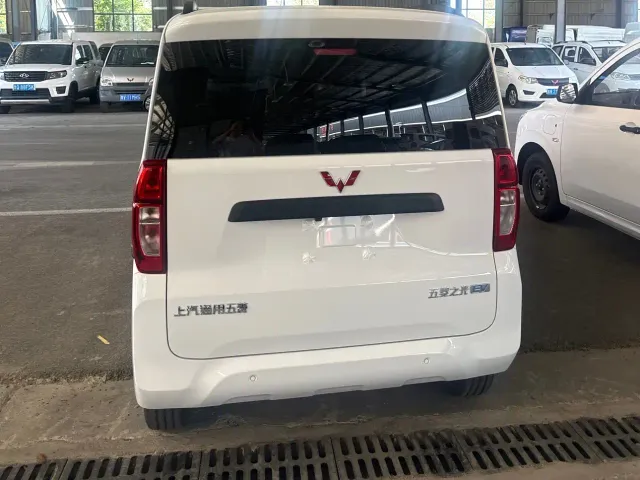 Wuling Zhiguang NEV — Фото автомобиля 4