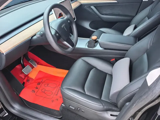Tesla Model Y — Фото автомобиля 7