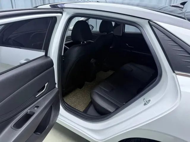 Hyundai Elantra — Фото автомобиля 8