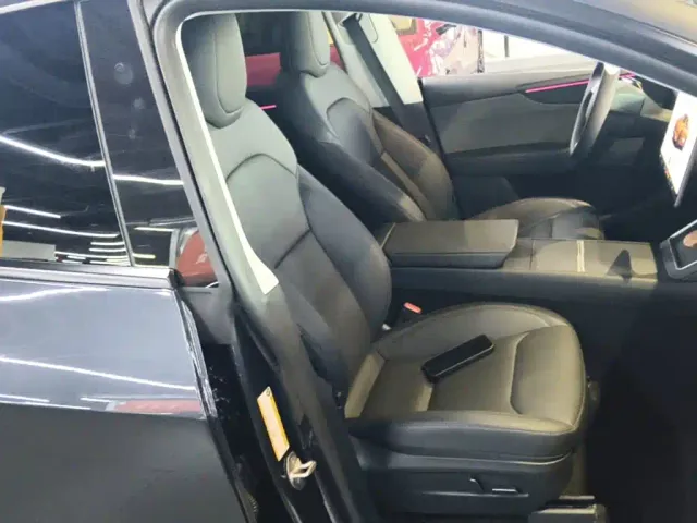 Tesla Model Y — Фото автомобиля 24