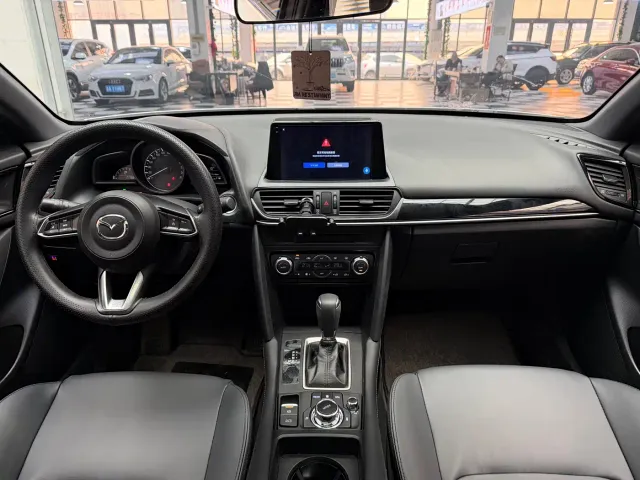 Mazda CX-4 — Фото автомобиля 12