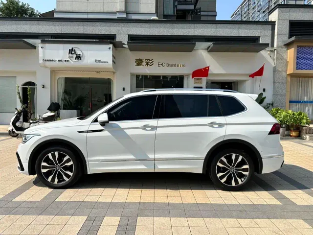 Volkswagen Tiguan L — Фото автомобиля 7