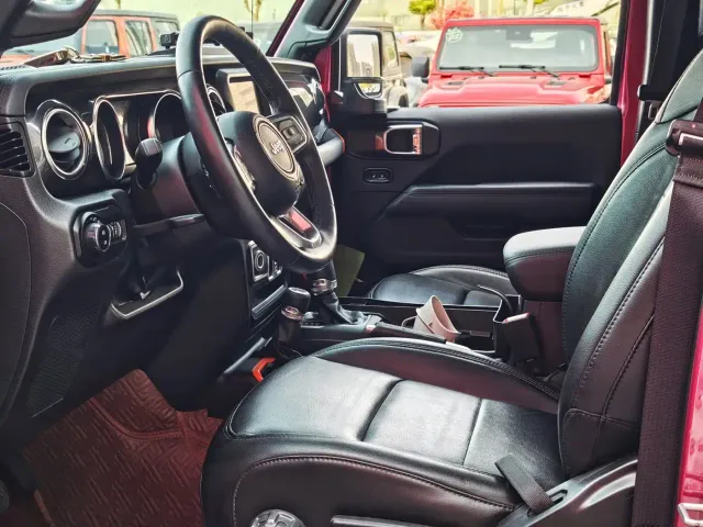 Jeep Wrangler — Фото автомобиля 12