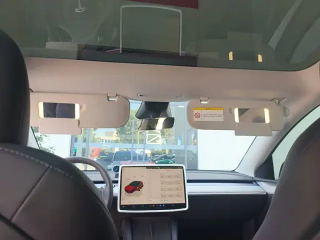 Tesla Model Y — Фото автомобиля 17