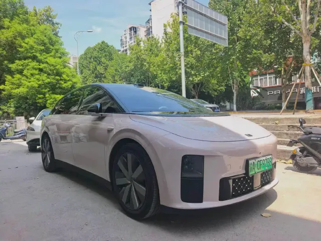 Li Auto i6 — Фото автомобиля 7