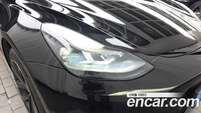 Tesla Model 3 — Фото автомобиля 22