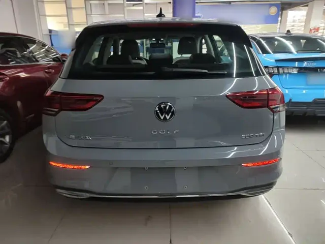 Volkswagen Golf — Фото автомобиля 5