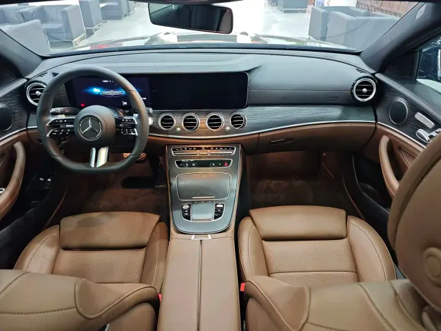 Mercedes-Benz E-Class — Фото автомобиля 11