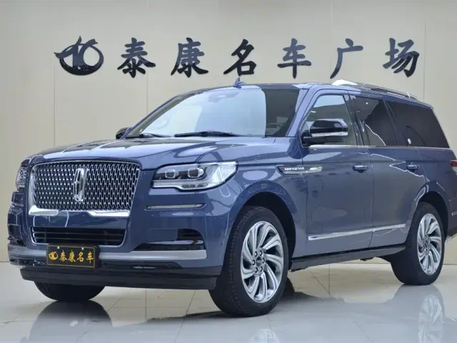 Фотография автомобиля — Lincoln Navigator