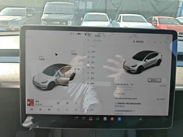 Tesla Model Y — Фото автомобиля 11
