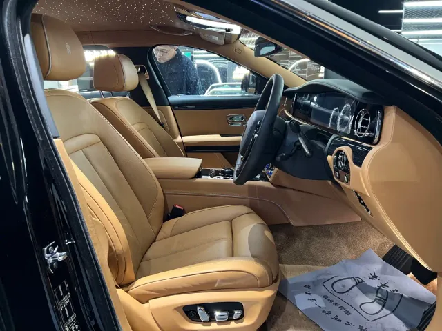 Rolls-Royce Ghost — Фото автомобиля 10