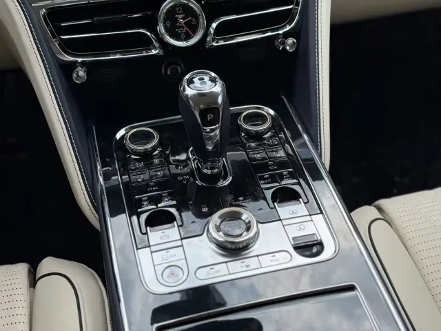 Bentley Flying Spur — Фото автомобиля 20