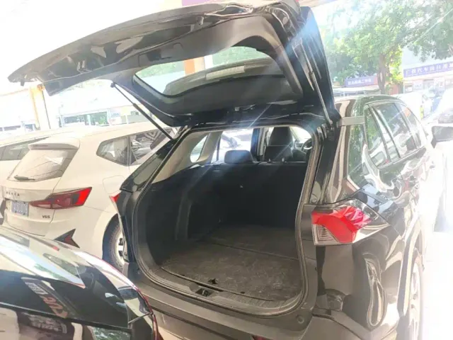 Toyota RAV4 — Фото автомобиля 18