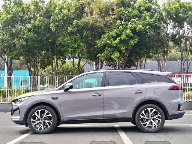 BYD Tang — Фото автомобиля 4