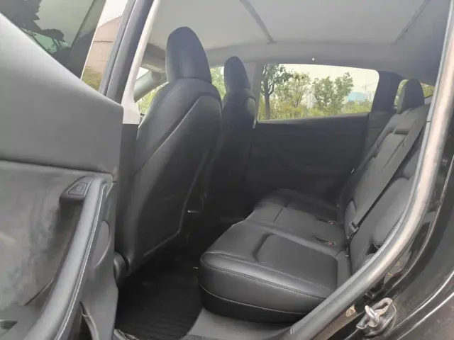 Tesla Model Y — Фото автомобиля 16