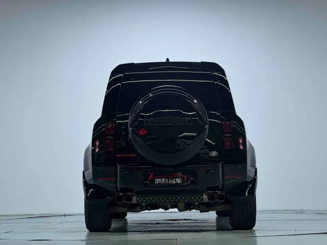 Land Rover Defender — Фото автомобиля 18