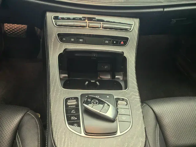 Mercedes-Benz E-Class — Фото автомобиля 16