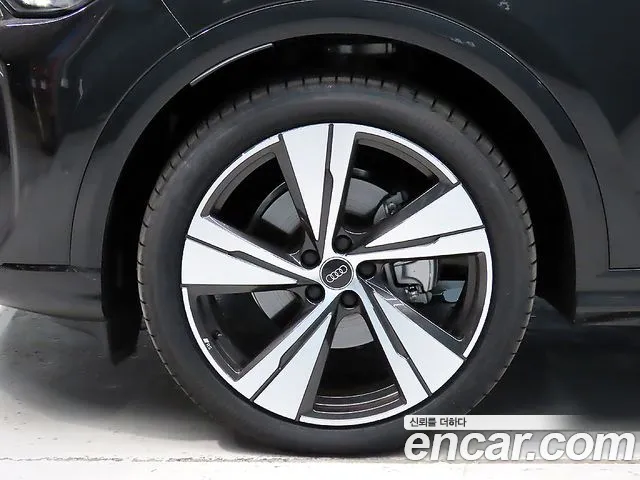 Audi Q5 45 TFSI quattro S Line — Фото автомобиля 9