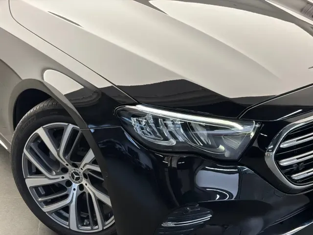 Mercedes-Benz E-Class — Фото автомобиля 20