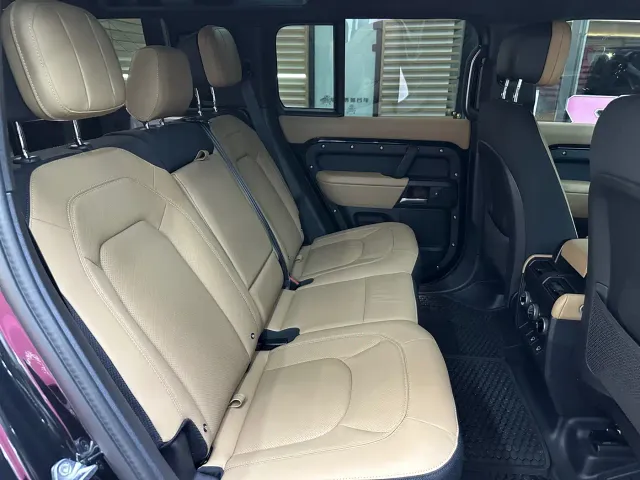 Land Rover Defender — Фото автомобиля 13