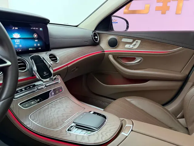 Mercedes-Benz E-Class — Фото автомобиля 20