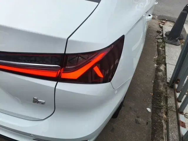 Roewe i5 — Фото автомобиля 7