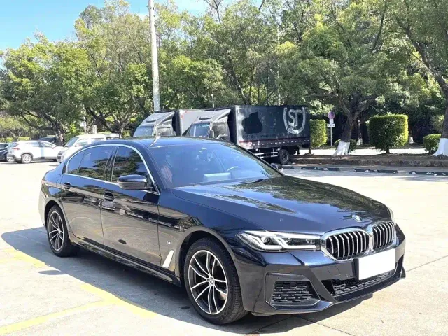 BMW 5 Series — Фото автомобиля 3