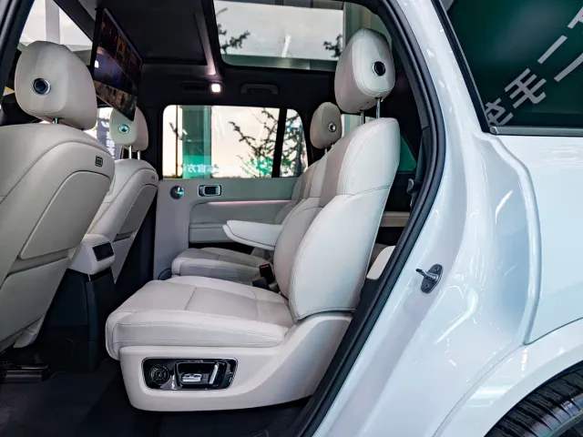 Li Auto L9 — Фото автомобиля 9