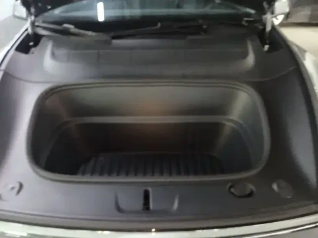 Tesla Model Y — Фото автомобиля 19