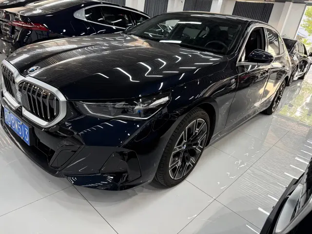 BMW 5 Series — Фото автомобиля 2