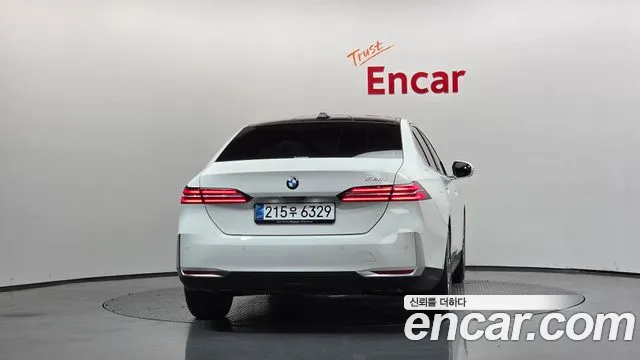 BMW 5-Series — Фото автомобиля 4