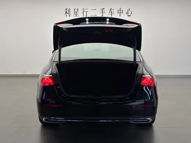 Mercedes-Benz E-Class — Фото автомобиля 22