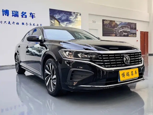 Volkswagen Passat — Фото автомобиля 3