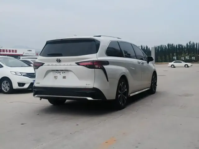 Toyota Granvia 2024 2.5L Hybrid Supreme ULTRA — Фото автомобиля 9