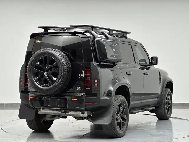 Land Rover Defender — Фото автомобиля 8