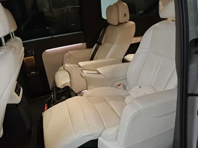 Li Auto MEGA — Фото автомобиля 16