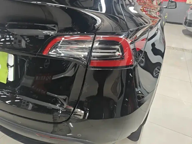 Tesla Model Y — Фото автомобиля 7