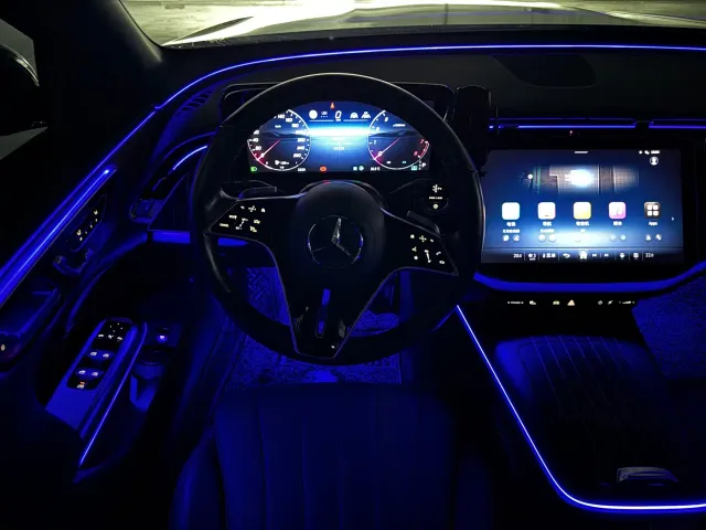Mercedes-Benz E-Class — Фото автомобиля 12