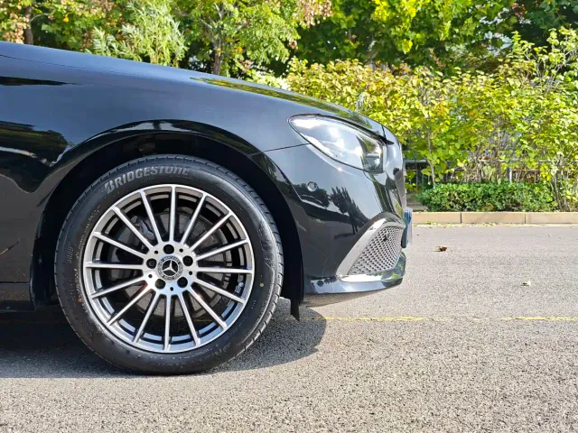 Mercedes-Benz E-Class — Фото автомобиля 11
