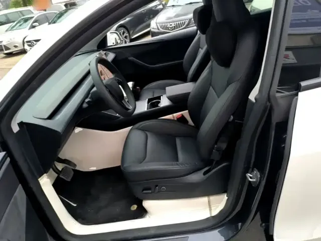 Tesla Model Y — Фото автомобиля 14