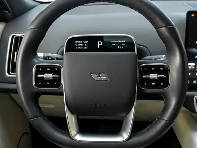 Li Auto L9 — Фото автомобиля 18